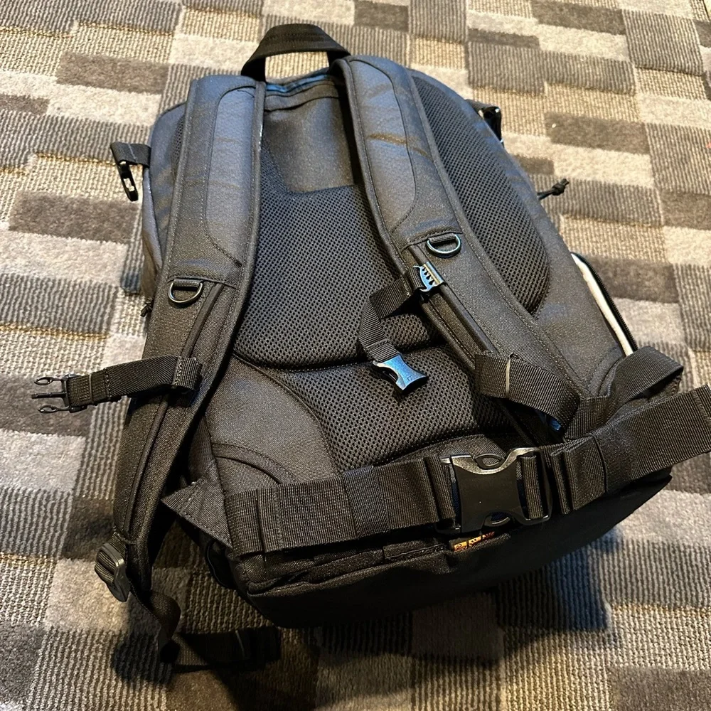 Lowepro camera bag - never used